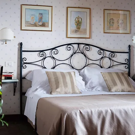 Favorita Hotell